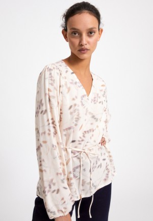 ARMEDANGELS ADRIAA PRESSED FLOWERS Blouse made of LENZING™ ECOVERO™ Oatmilk | JGYHE9017