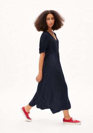 ARMEDANGELS DIALAA Woven Dress Regular Fit made of LENZING™ ECOVERO™ Viscose Night Sky | GWFSZ4791