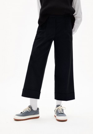 ARMEDANGELS GEORGETAA Chino Pants Loose Fit made of Organic Cotton Mix Černé | OVSLP8426