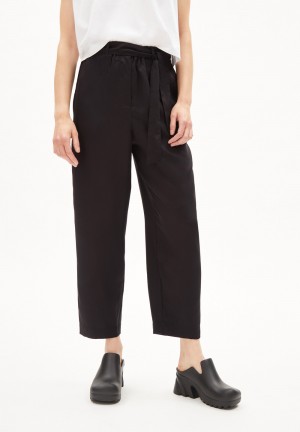 ARMEDANGELS SAAMERA Woven Pants Relaxed Fit made of TENCEL™ Lyocell Černé | BXFWP4067