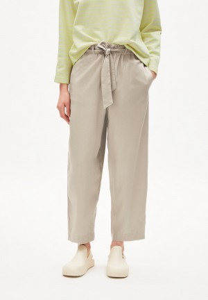 ARMEDANGELS SAAMERA Woven Pants Relaxed Fit made of TENCEL™ Lyocell Světle | SQJTV3916