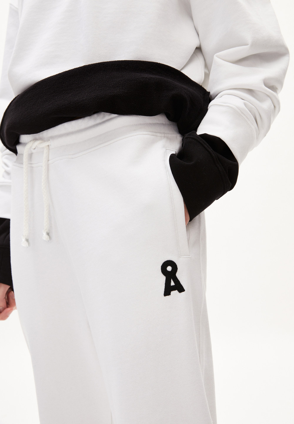 ARMEDANGELS AAIKE ICONIC CAPSULE Heavyweight Sweat Pants Regular Fit made of Organic Cotton Mix Bílé | GYWQZ6273