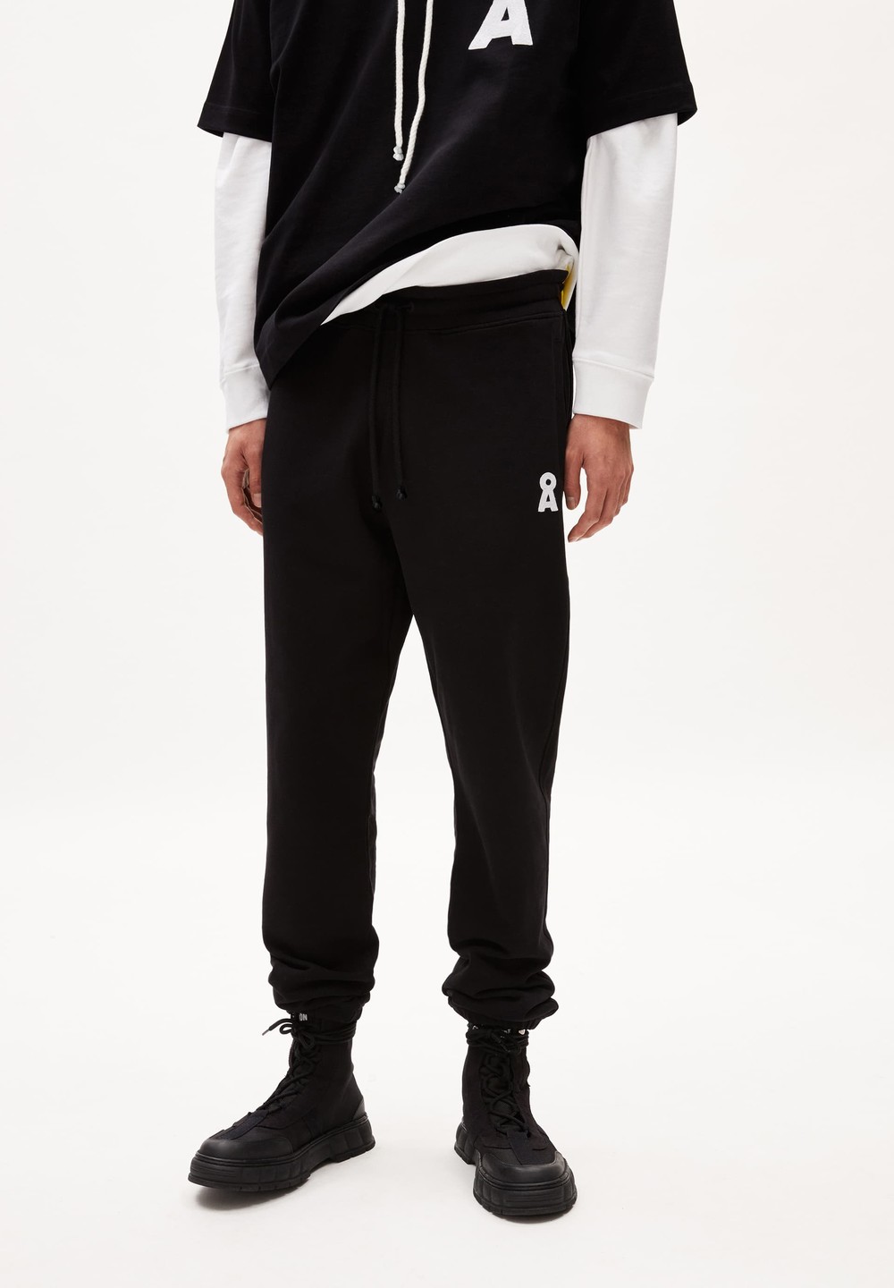 ARMEDANGELS AAIKE ICONIC CAPSULE Heavyweight Sweat Pants Regular Fit made of Organic Cotton Mix Černé | JSORC7921