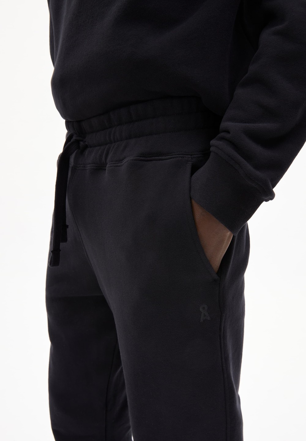 ARMEDANGELS AARDO COMFORT Sweat Pants made of Organic Cotton Mix Černé | TRMND7908