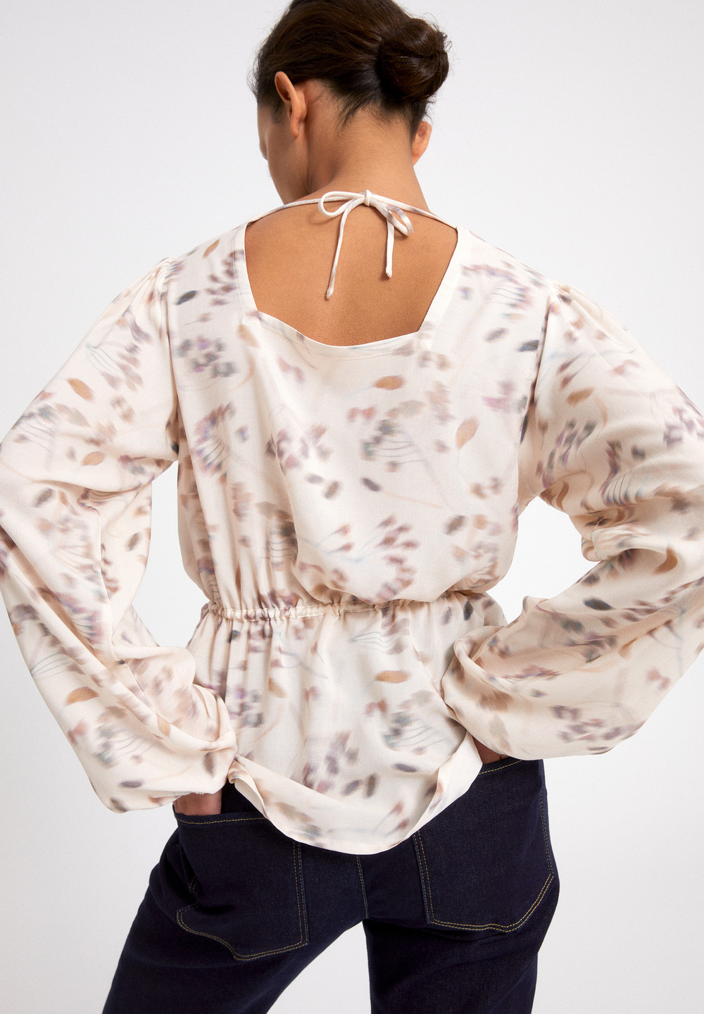 ARMEDANGELS ADRIAA PRESSED FLOWERS Blouse made of LENZING™ ECOVERO™ Oatmilk | JGYHE9017