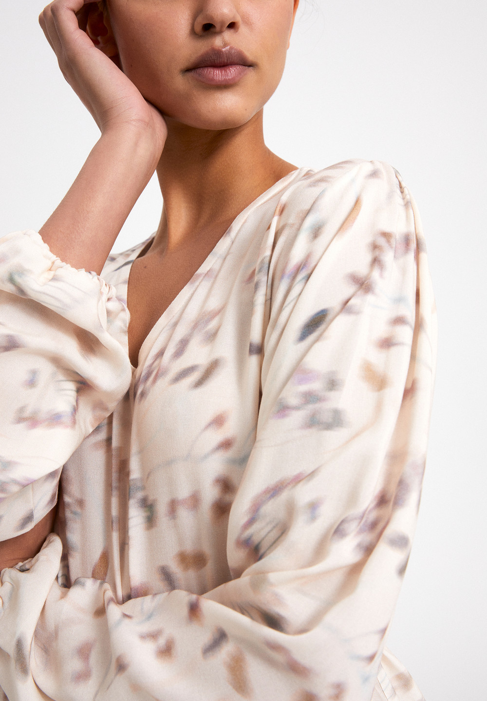 ARMEDANGELS ADRIAA PRESSED FLOWERS Blouse made of LENZING™ ECOVERO™ Oatmilk | JGYHE9017