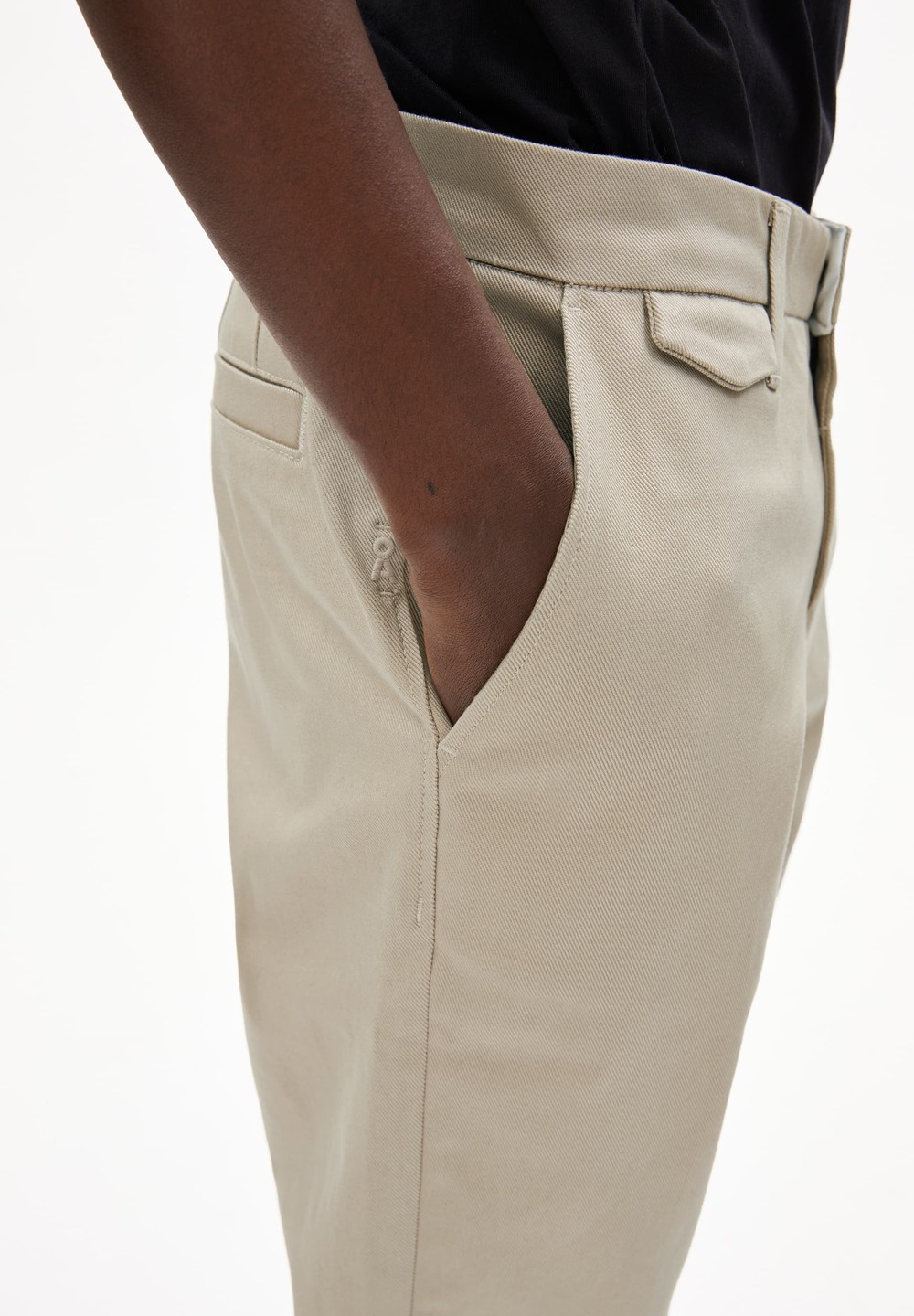 ARMEDANGELS ALVAARO PREMIUM Chino Pants made of Organic Cotton Mix Sand Stone | VUGNB2350