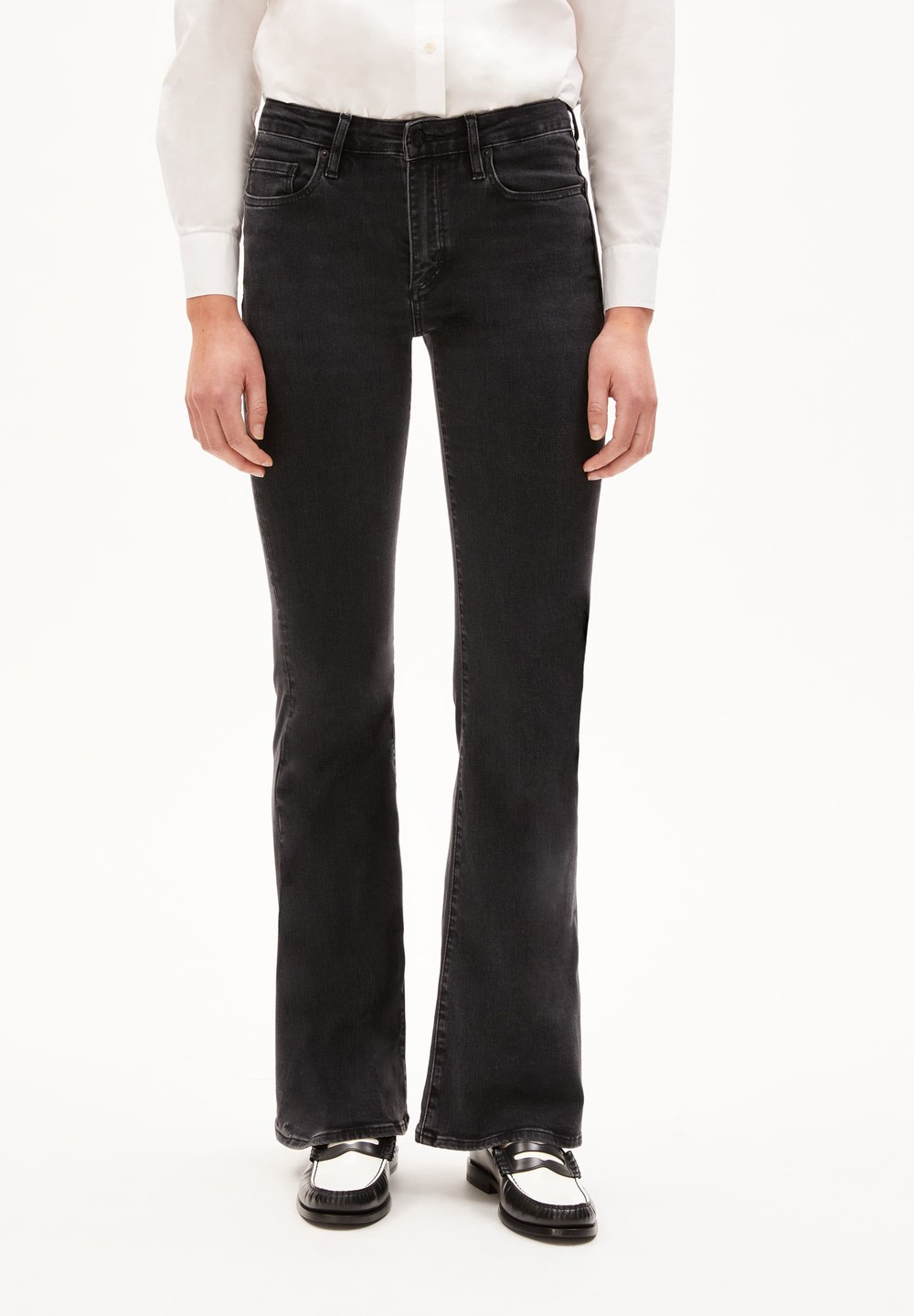 ARMEDANGELS ANAMAA Jeans Flared Leg Mid Waist Organic Cotton Mix X-Stretch Černé | TSKOM9152