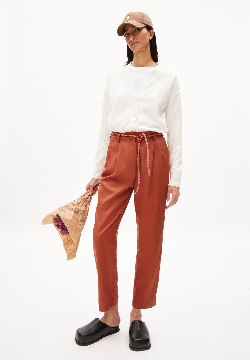 ARMEDANGELS ARETAA Pants Relaxed Fit made of TENCEL™ Lyocell Brick | CXEIO6095