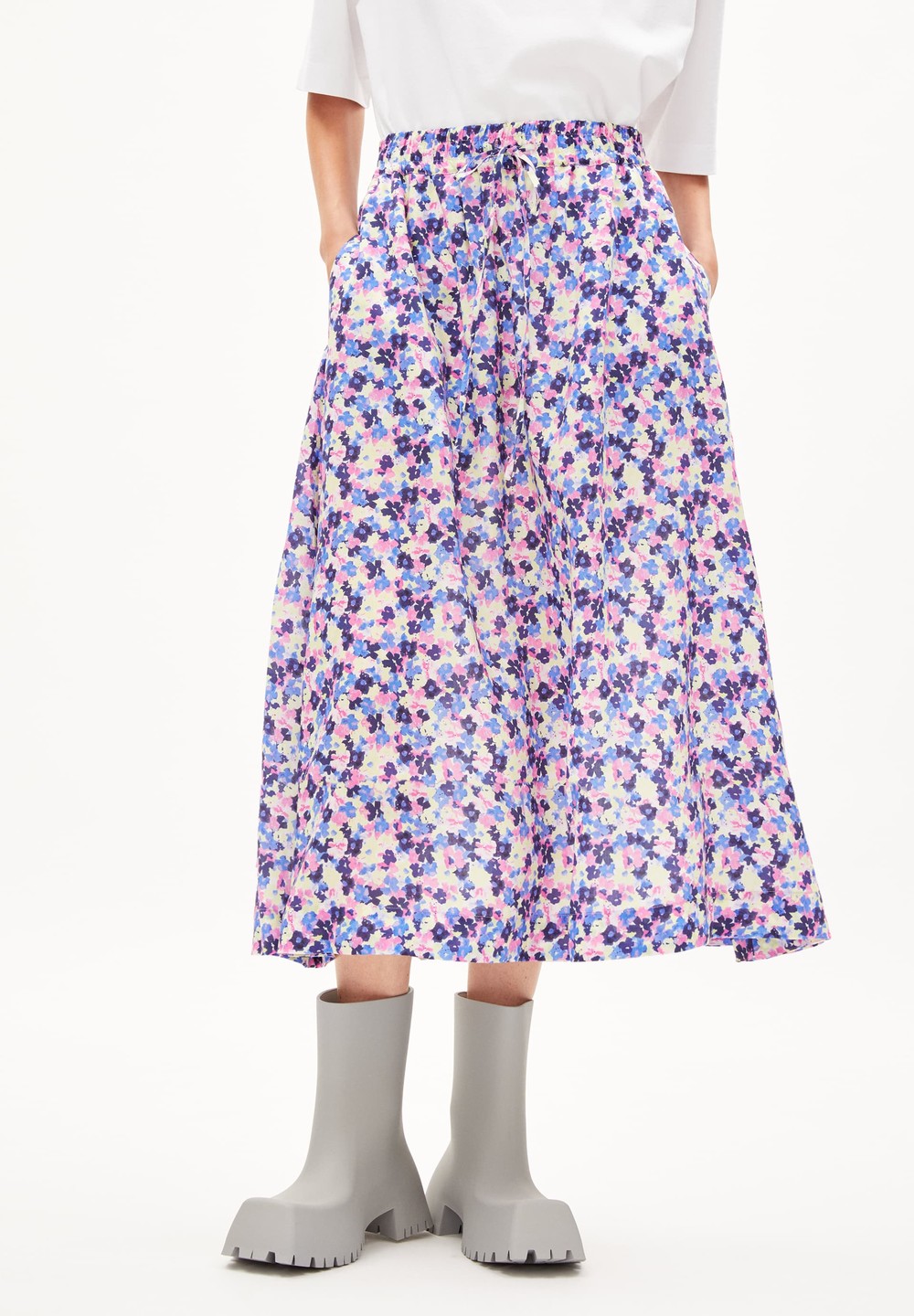 ARMEDANGELS ELODIAA MULTI FLORAL Woven Skirt Regular Fit made of TENCEL™ Lyocell Světle | PQVOT4762