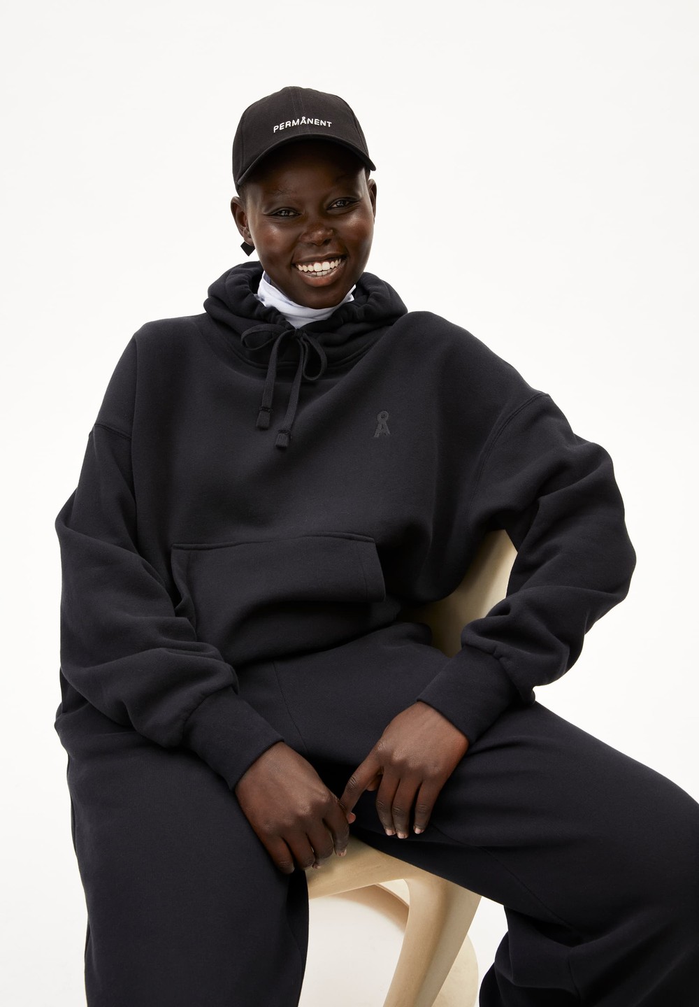 ARMEDANGELS FRANCISARAA Sweathoodie Oversized Fit made of Organic Cotton Černé | JEVGA2439