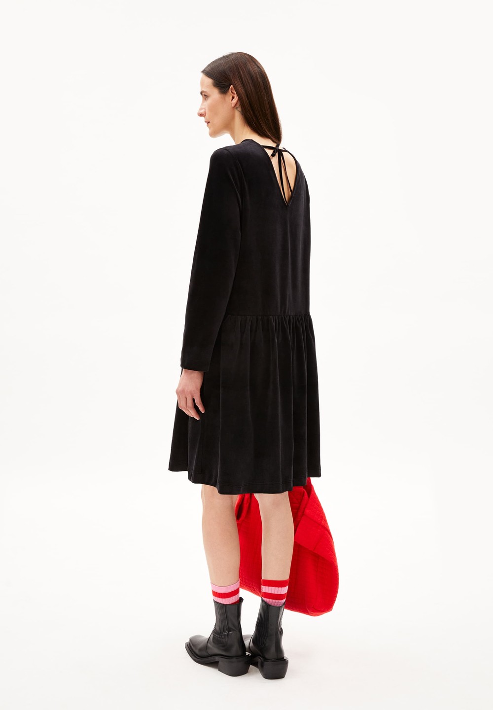 ARMEDANGELS GESAA LOU VELVET Jersey Dress Relaxed Fit made of Organic Cotton Černé | KRXNL3407