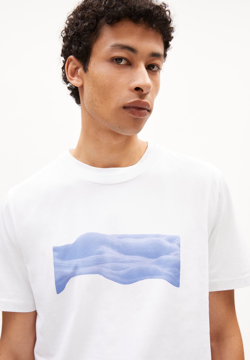 ARMEDANGELS JAAMES WAVY CLOUDS T-Shirt Regular Fit made of Organic Cotton Bílé | CQEZJ7931