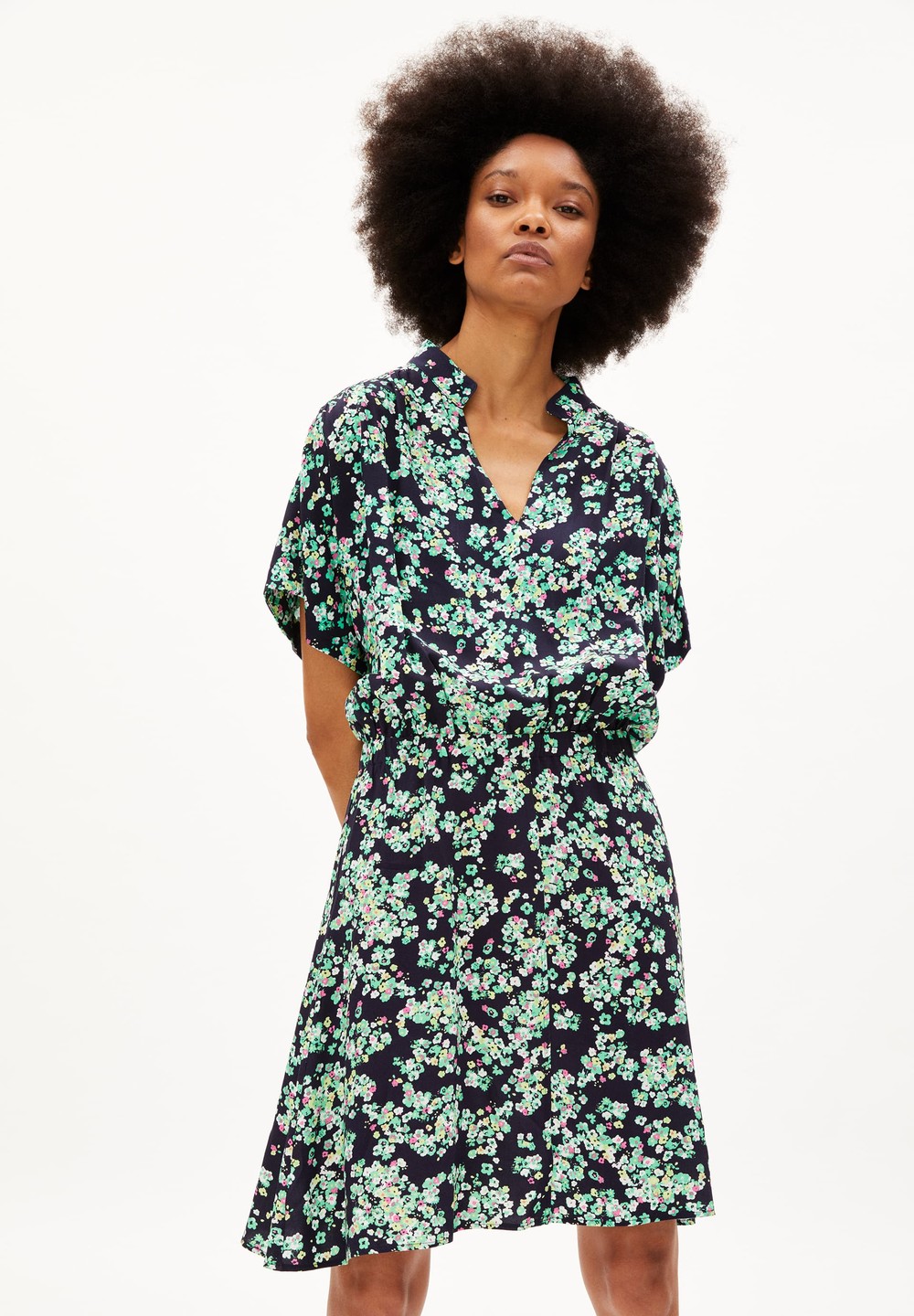 ARMEDANGELS JUARAA DITSY FLORAL Woven Dress Relaxed Fit made of LENZING™ ECOVERO™ Viscose Night Sky | TACDU6983