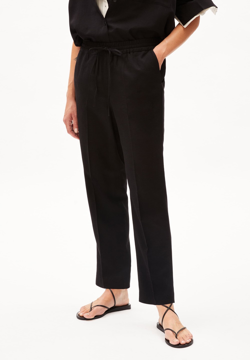 ARMEDANGELS KAADIA TAPERED LINO Woven Pants made of Linen-Mix Černé | IRLVF2086