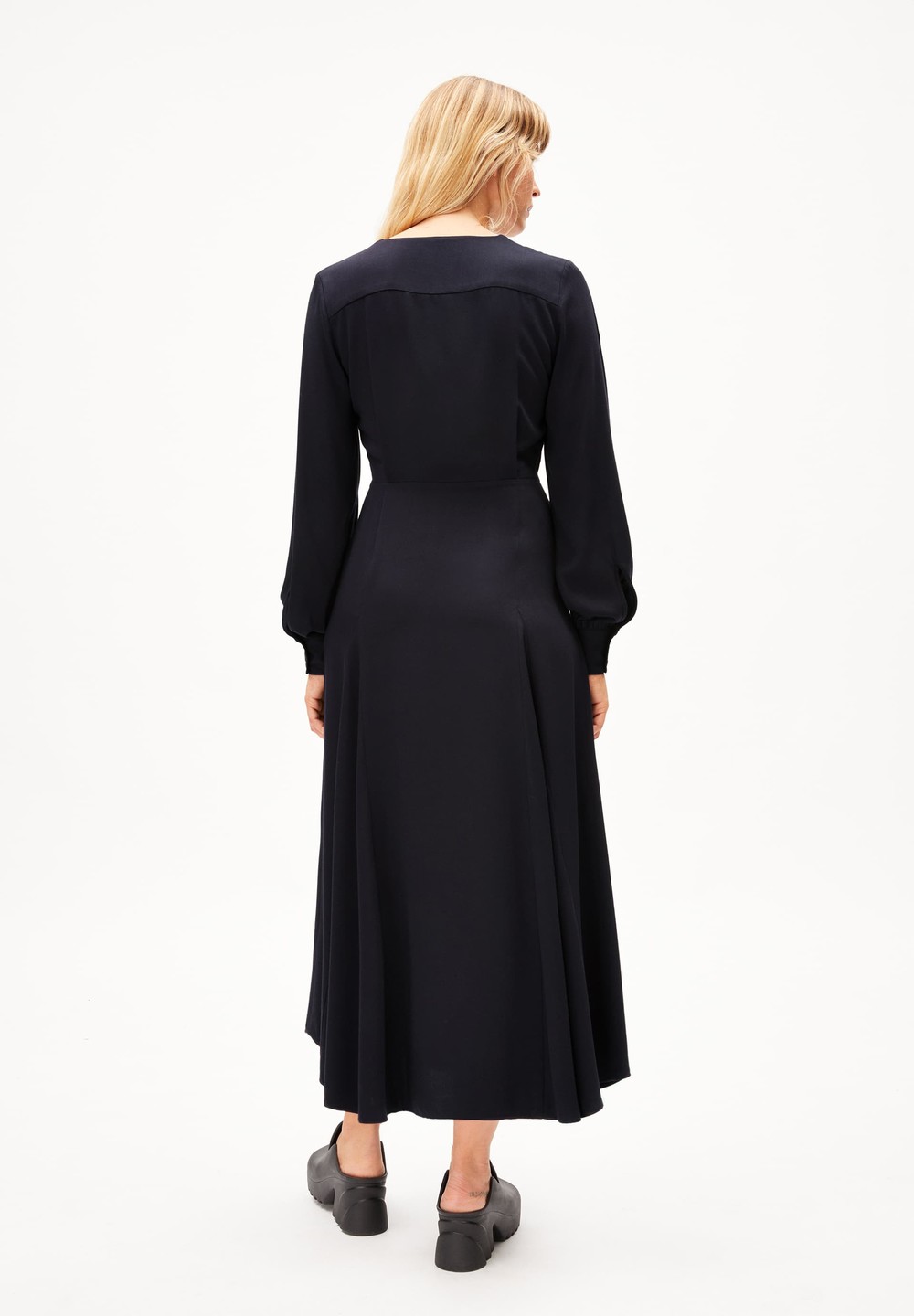 ARMEDANGELS KAANJA Woven Dress Regular Fit aus LENZING™ ECOVERO™ Viskose Cool Ash | ARPOU1936