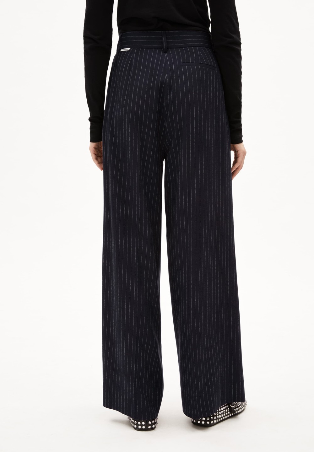 ARMEDANGELS KAAYUA PINSTRIPE Woven Pants made of LENZING™ ECOVERO™ Viscose Mix Night Sky-white | OVMLY0746