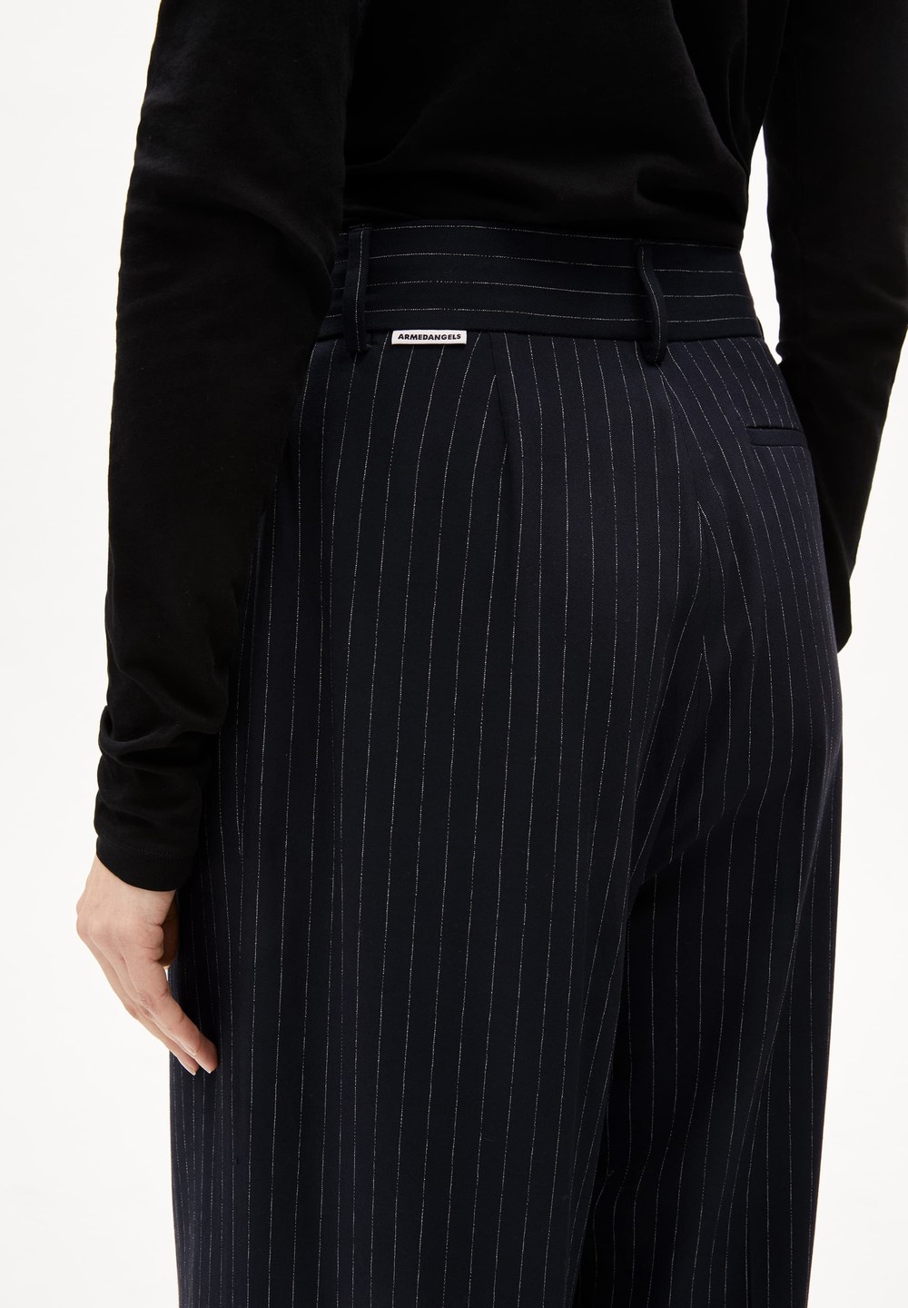 ARMEDANGELS KAAYUA PINSTRIPE Woven Pants made of LENZING™ ECOVERO™ Viscose Mix Night Sky-white | OVMLY0746