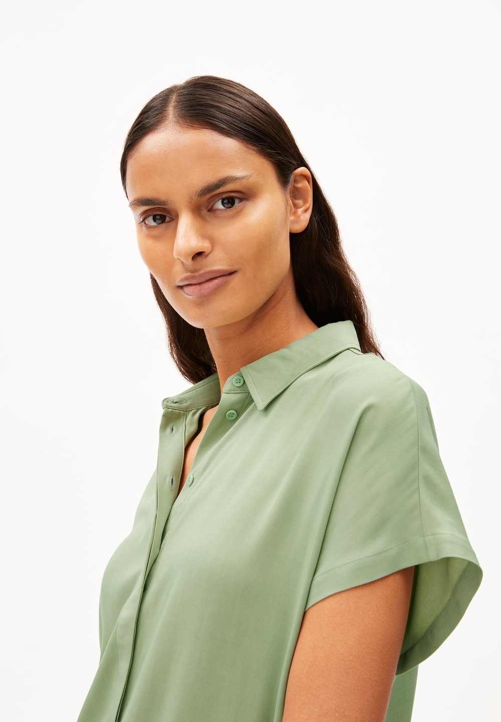 ARMEDANGELS LARISAANA Blouse Relaxed Fit made of LENZING™ ECOVERO™ Viscose Zelene | QLDVG3725