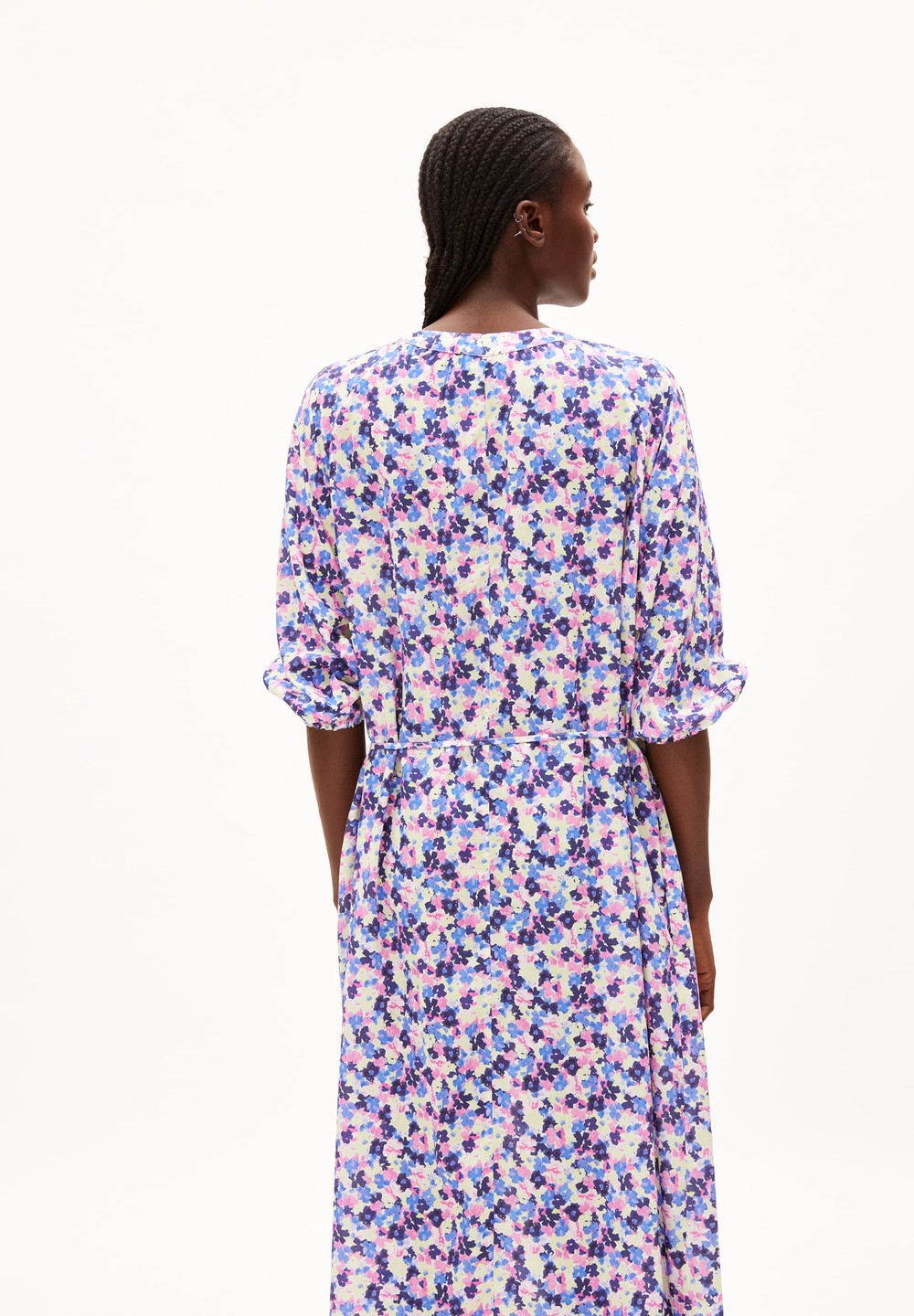 ARMEDANGELS MADITHAA MULTI FLORAL Woven Dress Oversized Fit made of TENCEL™ Lyocell Světle | NGJDF9402