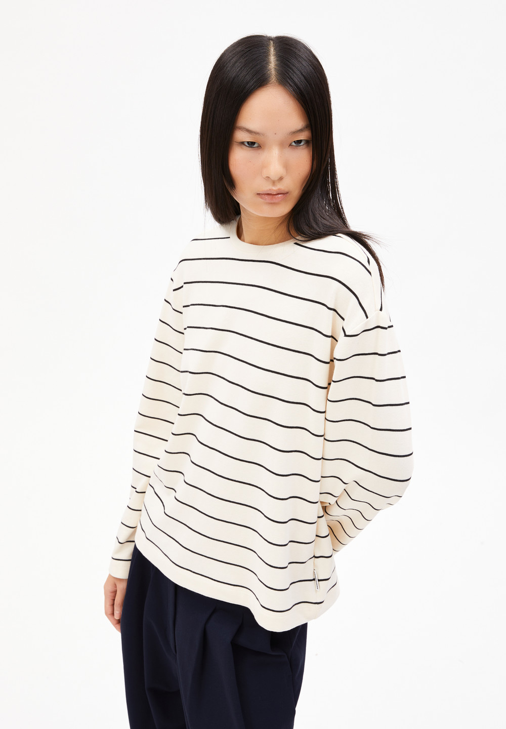 ARMEDANGELS MARYNAA FINE STRIPE Longsleeve Loose Fit made of Organic Cotton Mix Oatmilk-black | HJANR1456