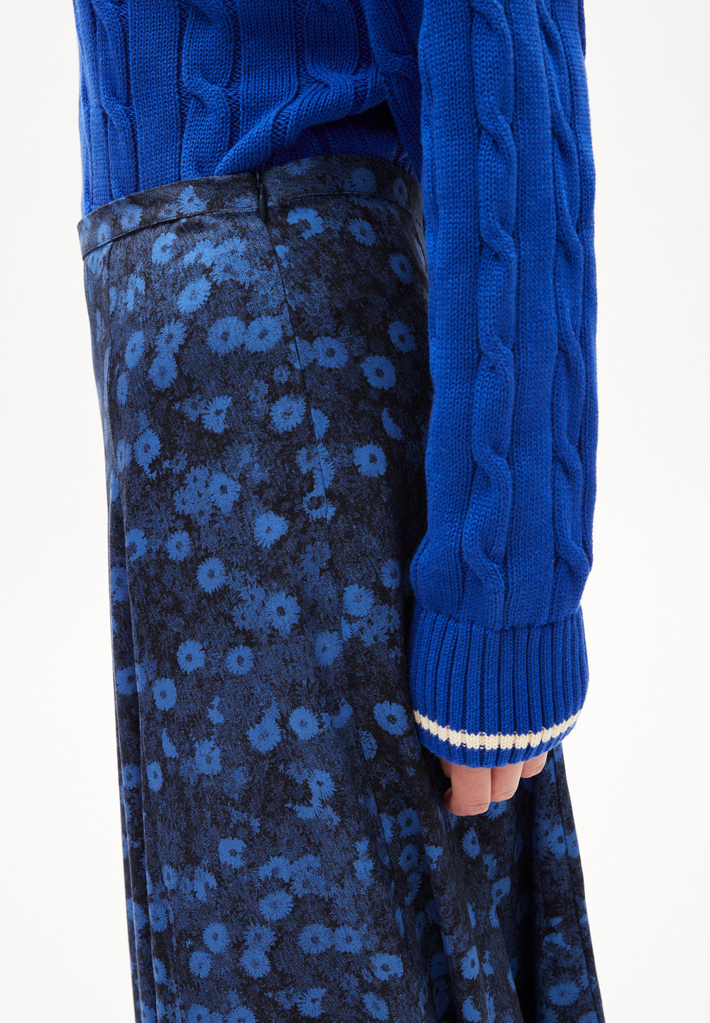 ARMEDANGELS MIKASAAMI MILLES FLEURS Woven Skirt Regular Fit made of LENZING™ ECOVERO™ Viscose Night Sky | DYHZT0615