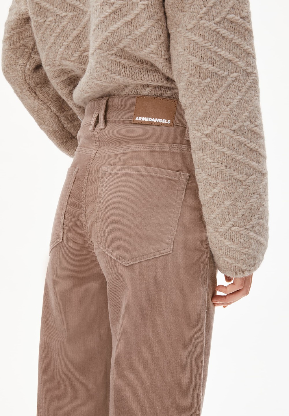 ARMEDANGELS MURLIAA CORDUROY Woven Pants made of Organic Cotton Mix Cinnamon Dust | FHKJB3057