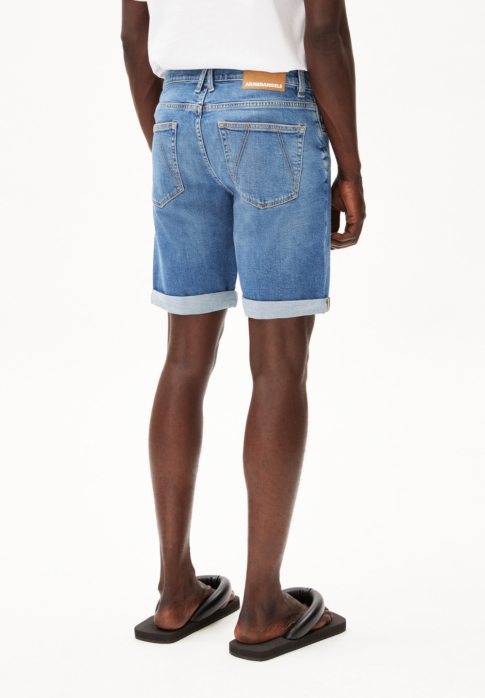 ARMEDANGELS NAAILO HEMP Denim Shorts made of Organic Cotton Hemp Mix Indigo | LUGKV7894