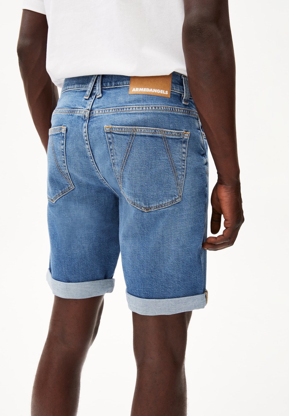 ARMEDANGELS NAAILO HEMP Denim Shorts made of Organic Cotton Hemp Mix Indigo | LUGKV7894