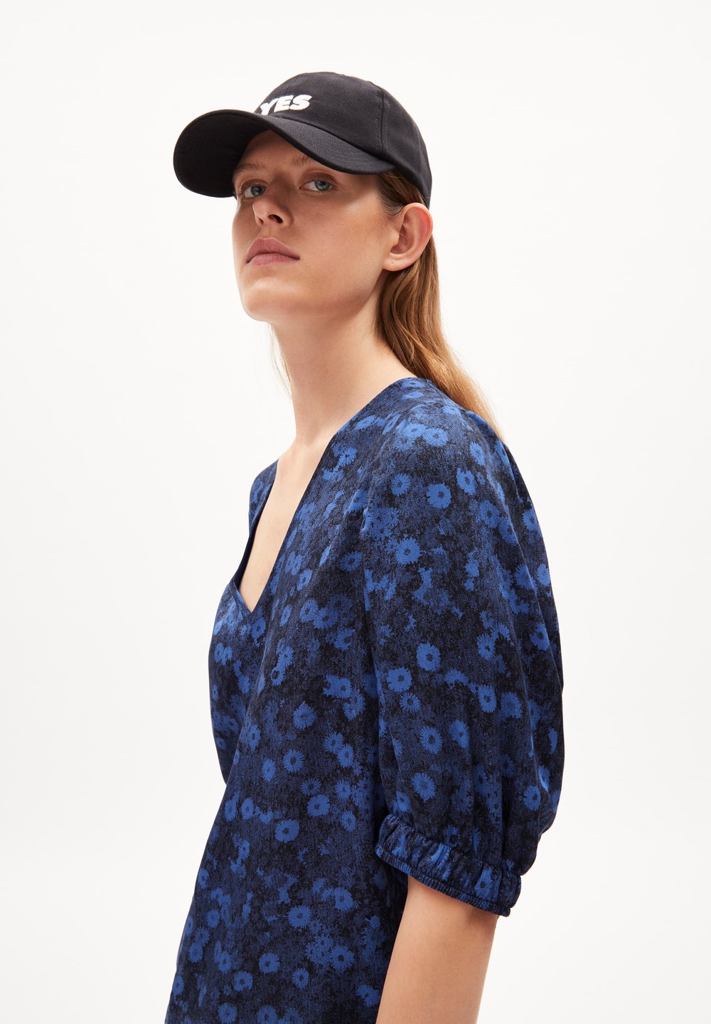 ARMEDANGELS SAARITA MILLES FLEURS Blouse Regular Fit made of LENZING™ ECOVERO™ Viscose Night Sky | IKBDF5038