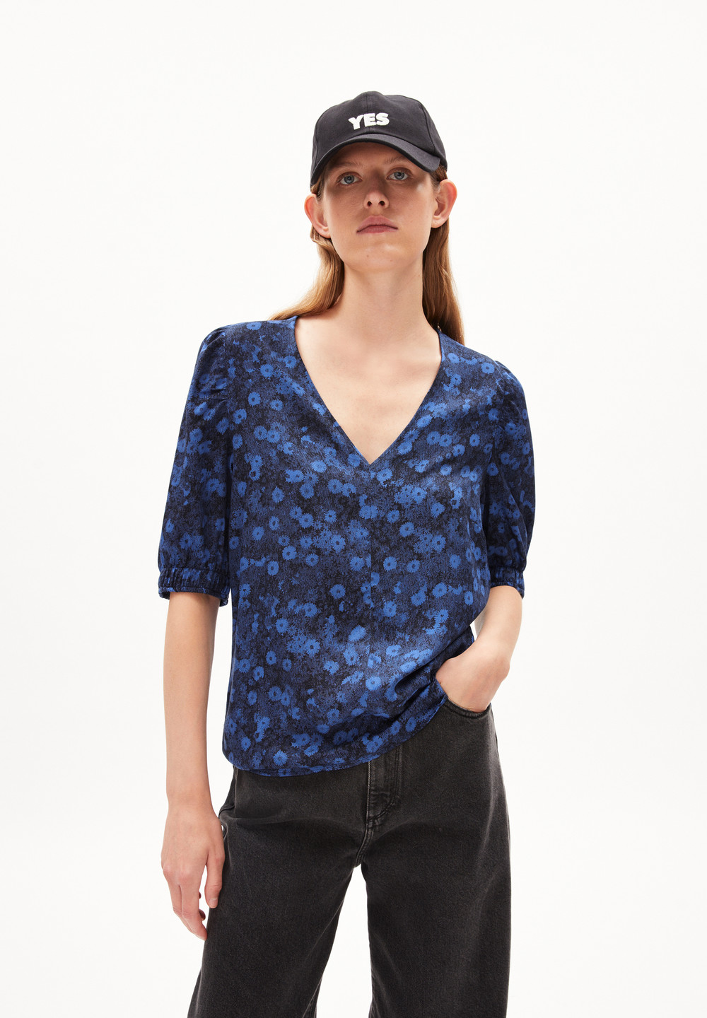 ARMEDANGELS SAARITA MILLES FLEURS Blouse Regular Fit made of LENZING™ ECOVERO™ Viscose Night Sky | IKBDF5038