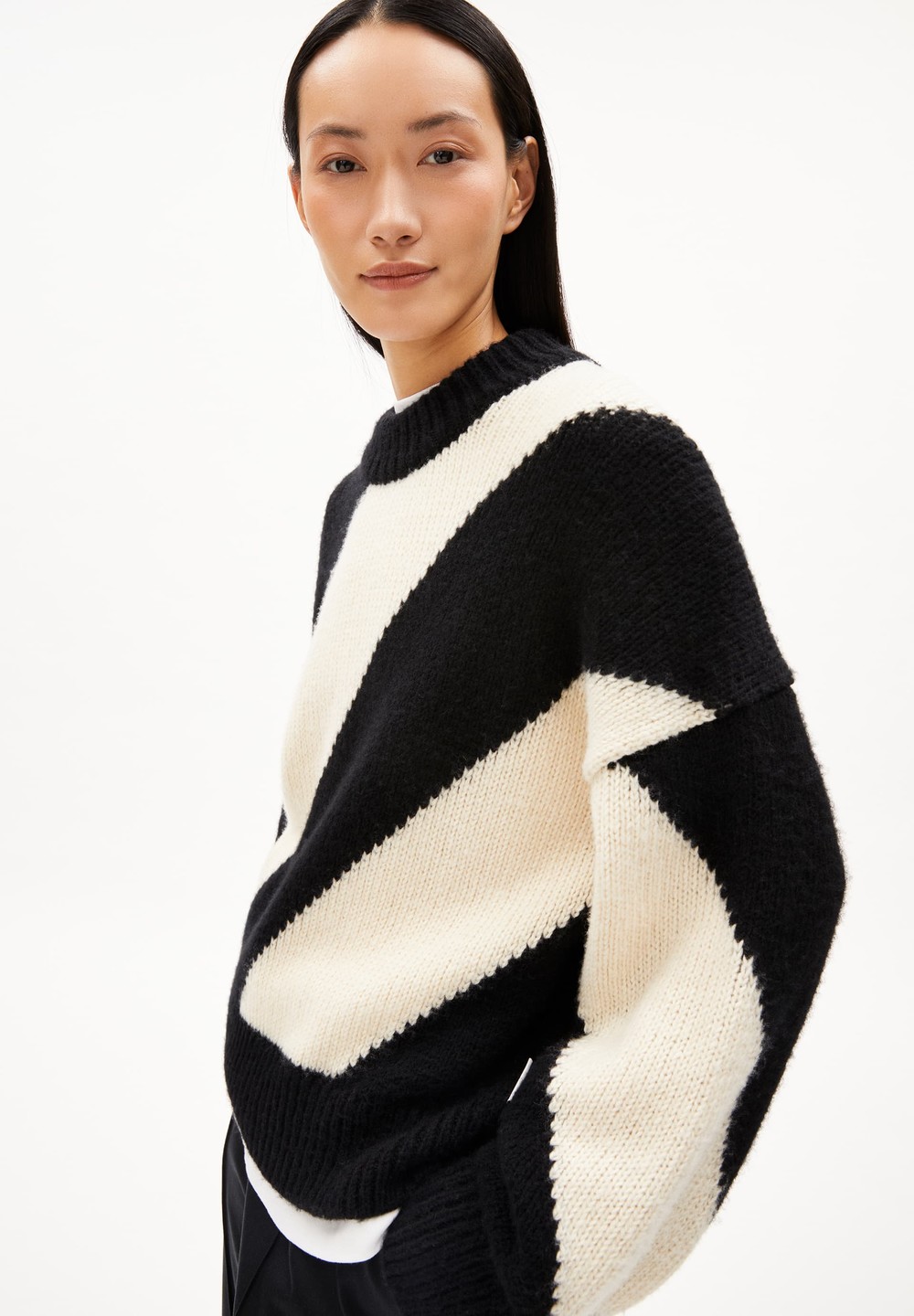 ARMEDANGELS SADNAA STRIPES Sweater Oversized Fit made of Merino-Wool Mix Oatmilk-black | BRNUK2178