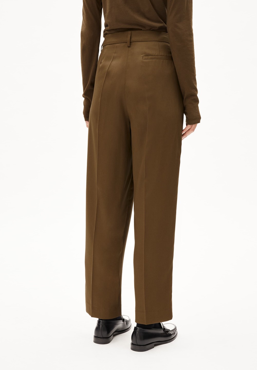 ARMEDANGELS SANDRINAA TAPERED Woven Pants made of TENCEL™ x REFIBRA™ Lyocell Dried Moss | GKCQA7986