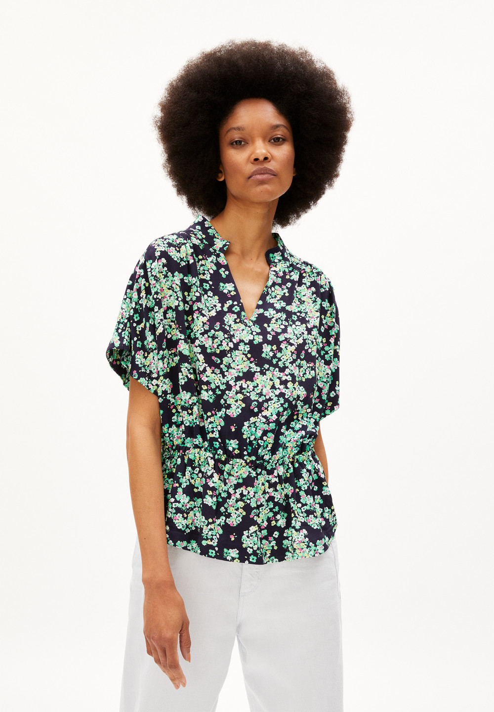 ARMEDANGELS STAACY DITSY FLORAL Blouse Relaxed Fit made of LENZING™ ECOVERO™ Viscose Night Sky | IUHPT6780