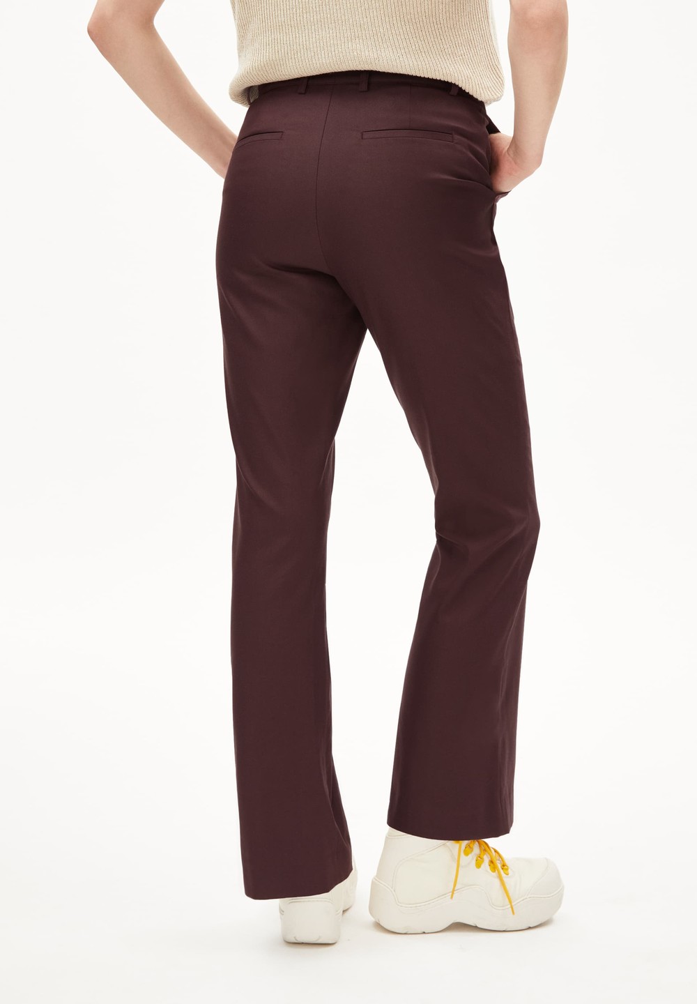 ARMEDANGELS TATNAA Woven Pants Regular Fit made of Organic Cotton Mix Fudge | FWZTI3659