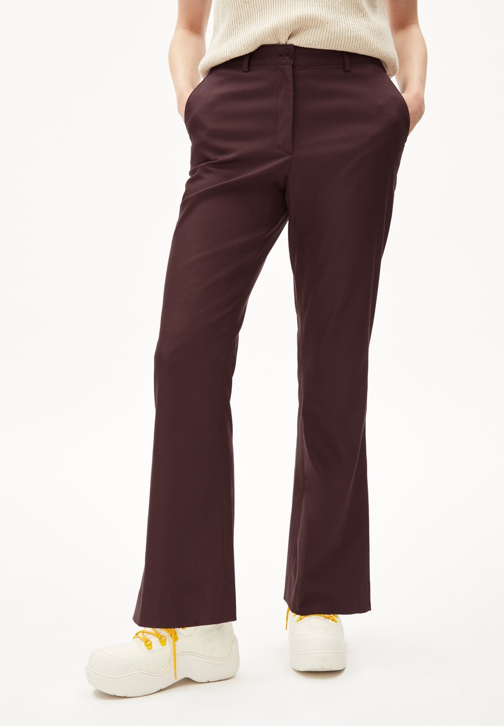 ARMEDANGELS TATNAA Woven Pants Regular Fit made of Organic Cotton Mix Fudge | FWZTI3659