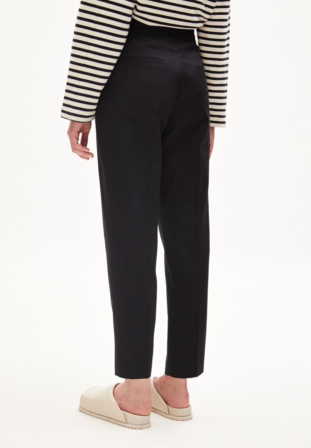 ARMEDANGELS WARMAAR Woven Pants Regular Fit made of Organic Cotton Mix Černé | MBJFG5201