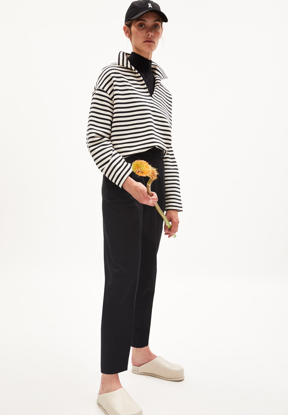 ARMEDANGELS WARMAAR Woven Pants Regular Fit made of Organic Cotton Mix Černé | MBJFG5201