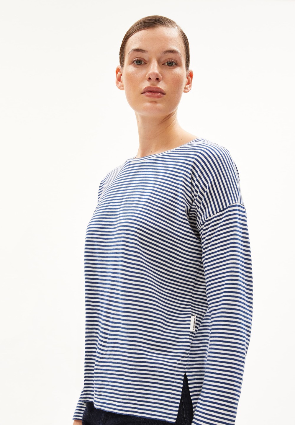 ARMEDANGELS XIANAA LOVELY STRIPES Longsleeve Oversized Fit made of Organic Cotton Faded Indigo-oatmilk | VRHLM5973