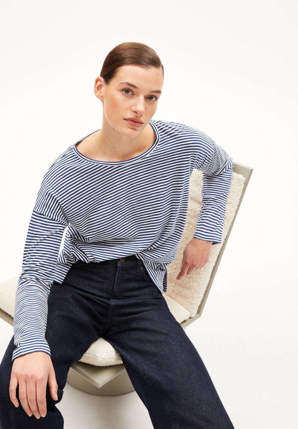 ARMEDANGELS XIANAA LOVELY STRIPES Longsleeve Oversized Fit made of Organic Cotton Faded Indigo-oatmilk | VRHLM5973